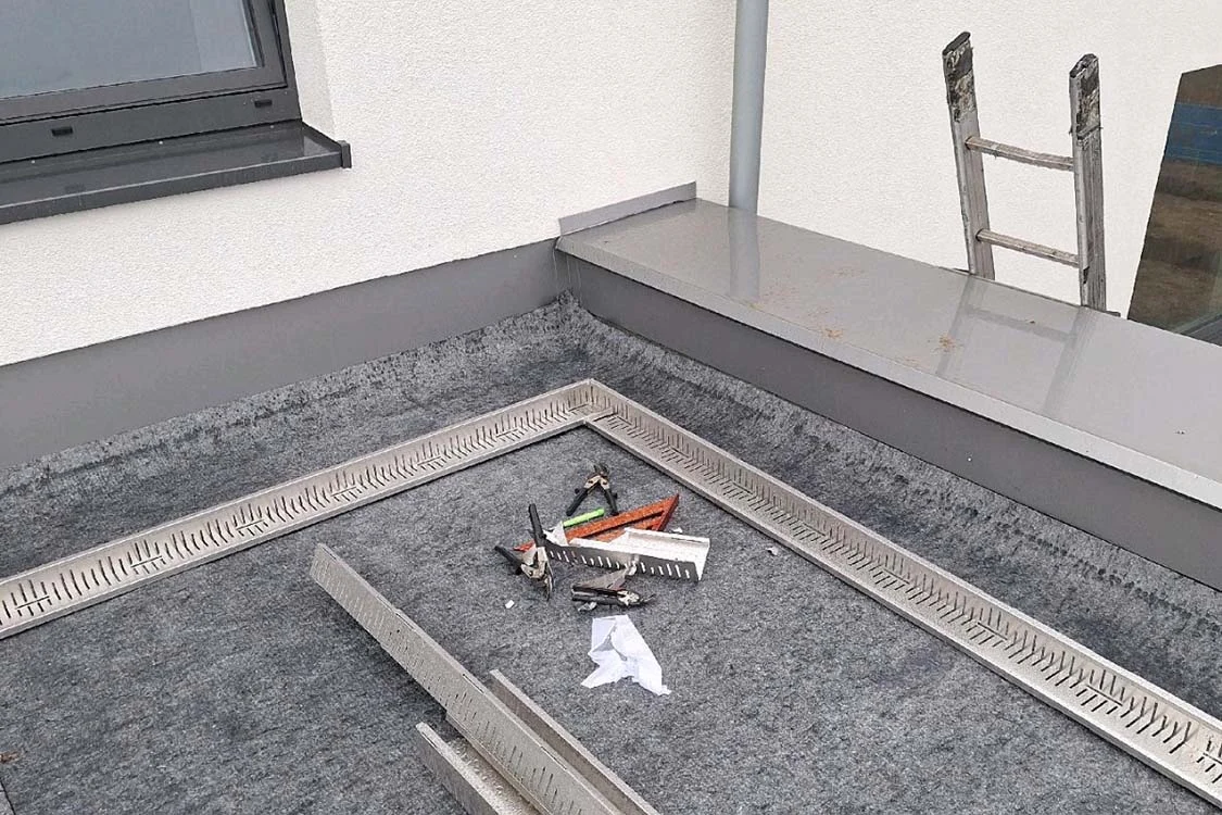 Kita Patternhof - 670m² Flachdach mit Bitumenschweißbahnen; 120m² Dachbegrünung
