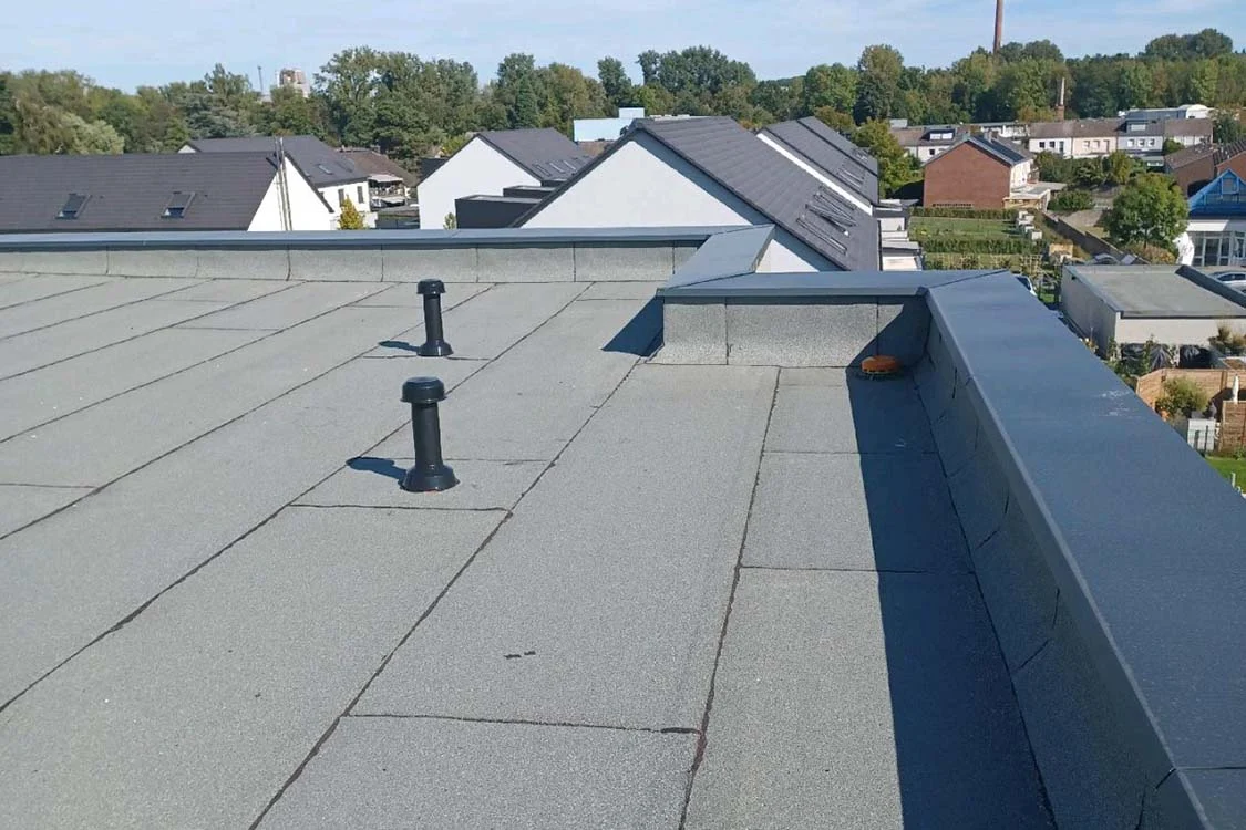 Kita Patternhof - 670m² Flachdach mit Bitumenschweißbahnen; 120m² Dachbegrünung